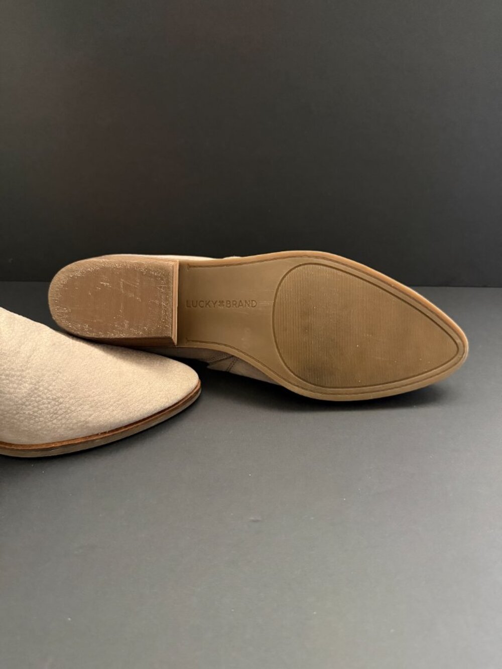 Lucky Brand Womens Morriah Shoes 8.5M Gray Khaki Leather 2 Inch Heel Slip On - Picture 6 of 8
